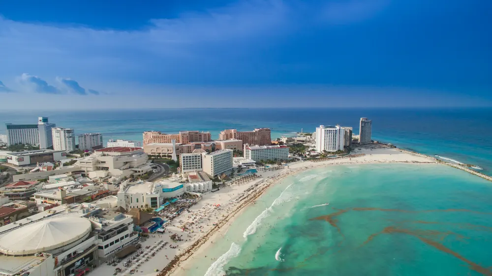 Costa de Punta Cancún y playa Gaviota Azul